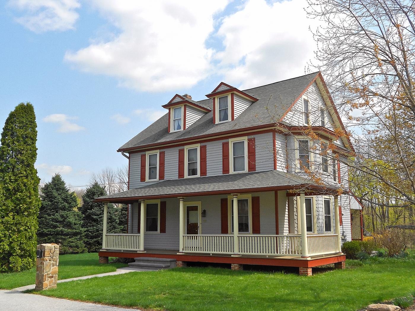 A house in Avondale with a porch across the front and a bay on the corner.